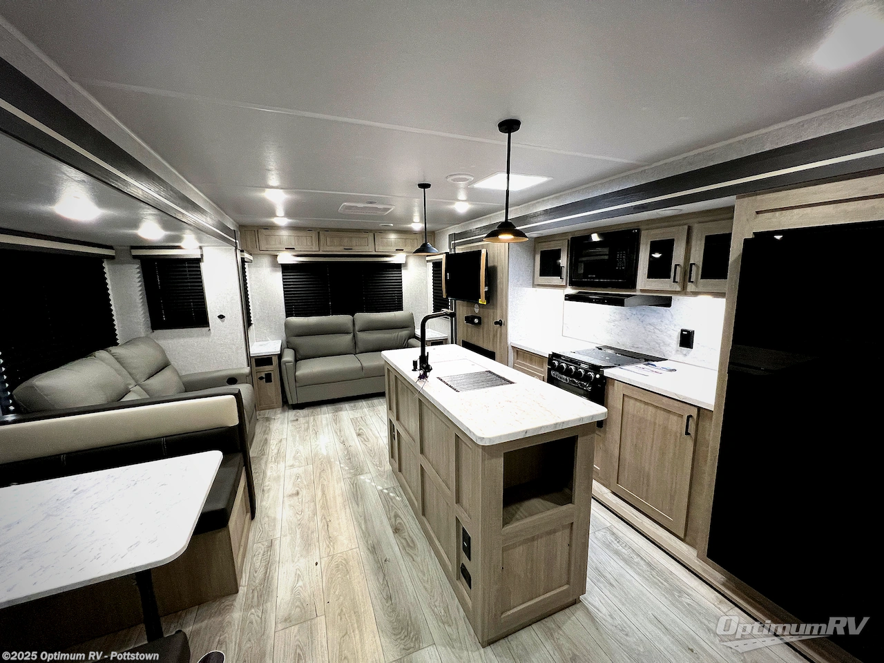 Contact us now about this 2026 East to West Della Terra 272RL! 2026 Della Terra 272RL by East to West from Optimum RV - Pottstown in Pottstown, Pennsylvania