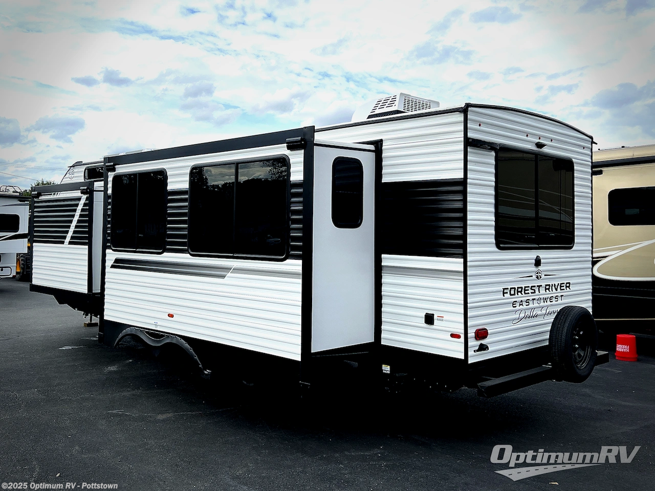 Contact us now about this 2026 East to West Della Terra 263RK! 2026 Della Terra 263RK by East to West from Optimum RV - Pottstown in Pottstown, Pennsylvania