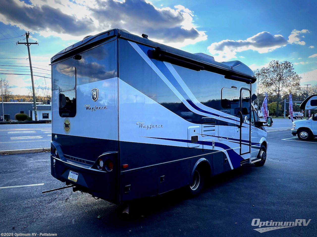 Call now about this 2019 Tiffin Wayfarer 24FW! 2019 Tiffin Wayfarer 24FW - Used Class C For Sale by Optimum RV - Pottstown in Pottstown, Pennsylvania features Slideout, Awning