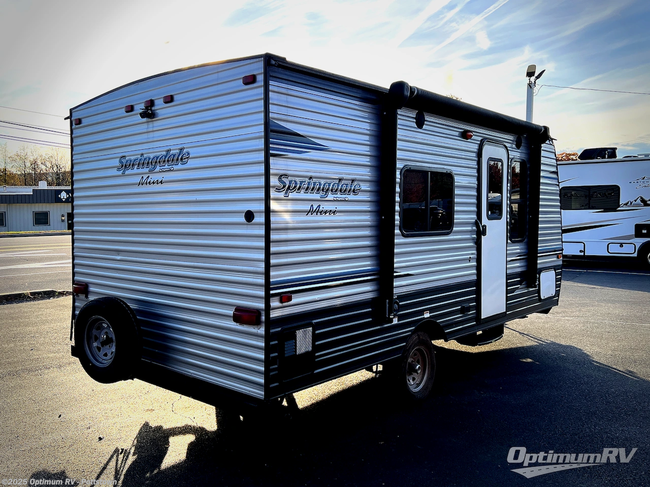 Call now about this 2020 Keystone Springdale Mini 1700FQ! 2020 Keystone Springdale Mini 1700FQ - Used Travel Trailer For Sale by Optimum RV - Pottstown in Pottstown, Pennsylvania features Awning
