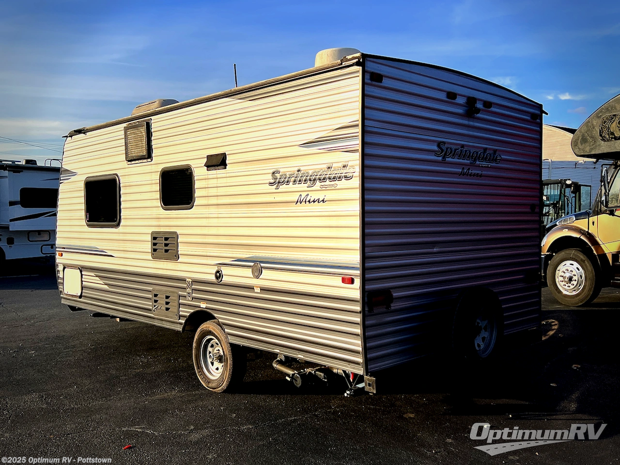 Contact us now about this 2020 Keystone Springdale Mini 1700FQ! 2020 Springdale Mini 1700FQ by Keystone from Optimum RV - Pottstown in Pottstown, Pennsylvania