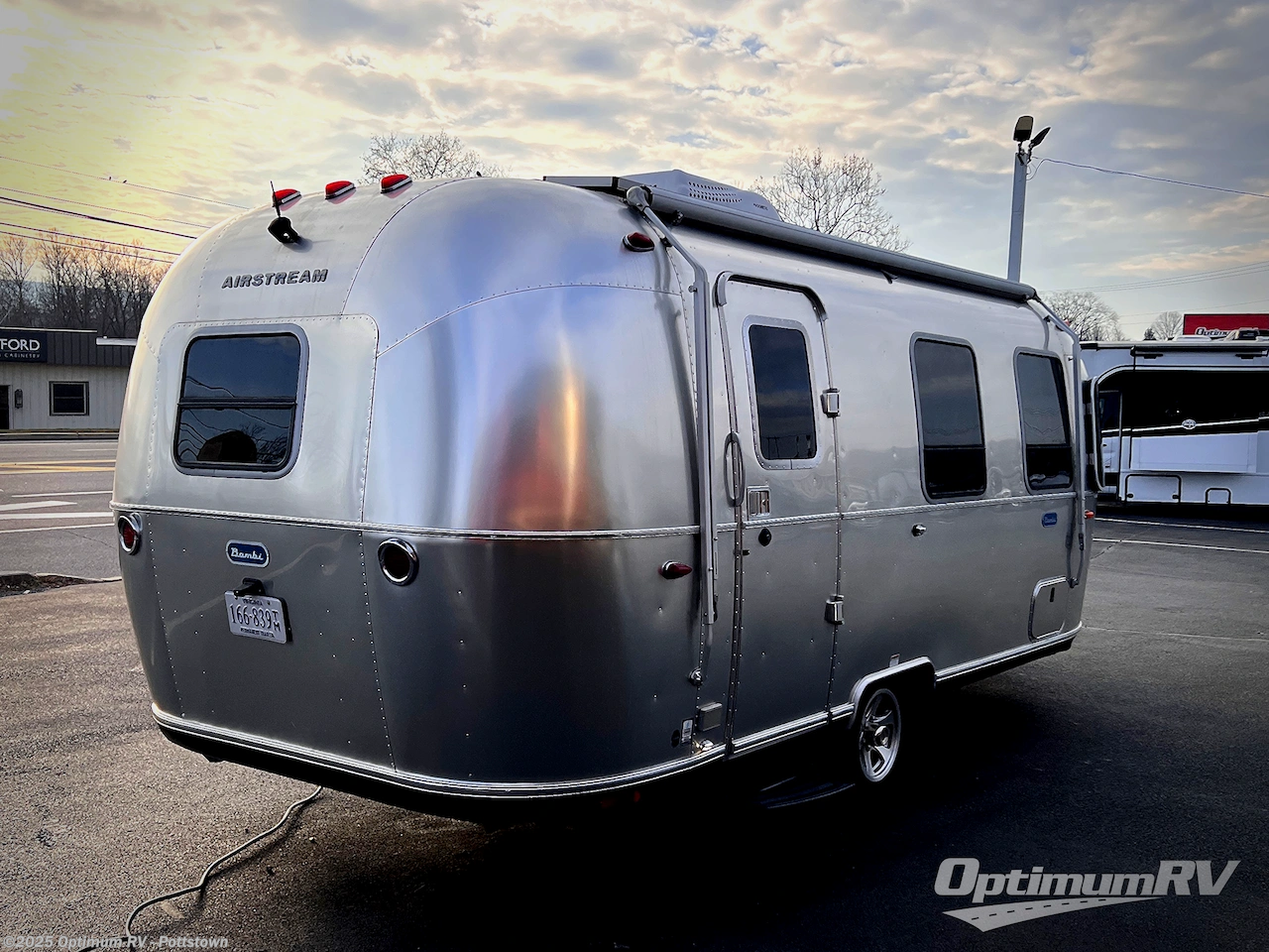 Call now about this 2022 Airstream Bambi 22FB! 2022 Airstream Bambi 22FB - Used Travel Trailer For Sale by Optimum RV - Pottstown in Pottstown, Pennsylvania features Awning