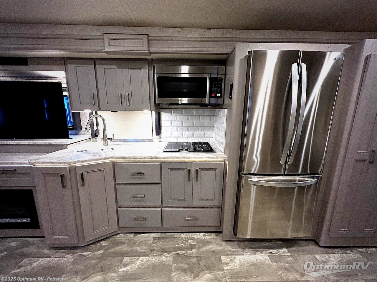 Used 2023 Thor Challenger 37FH available in Pottstown, Pennsylvania