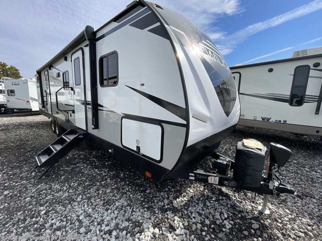 Contact us now about this 2022 Cruiser RV Twilight Signature TWS 3300! 2022 Twilight Signature TWS 3300 by Cruiser RV from Blue Compass RV Fort Wayne in Columbia City, Indiana