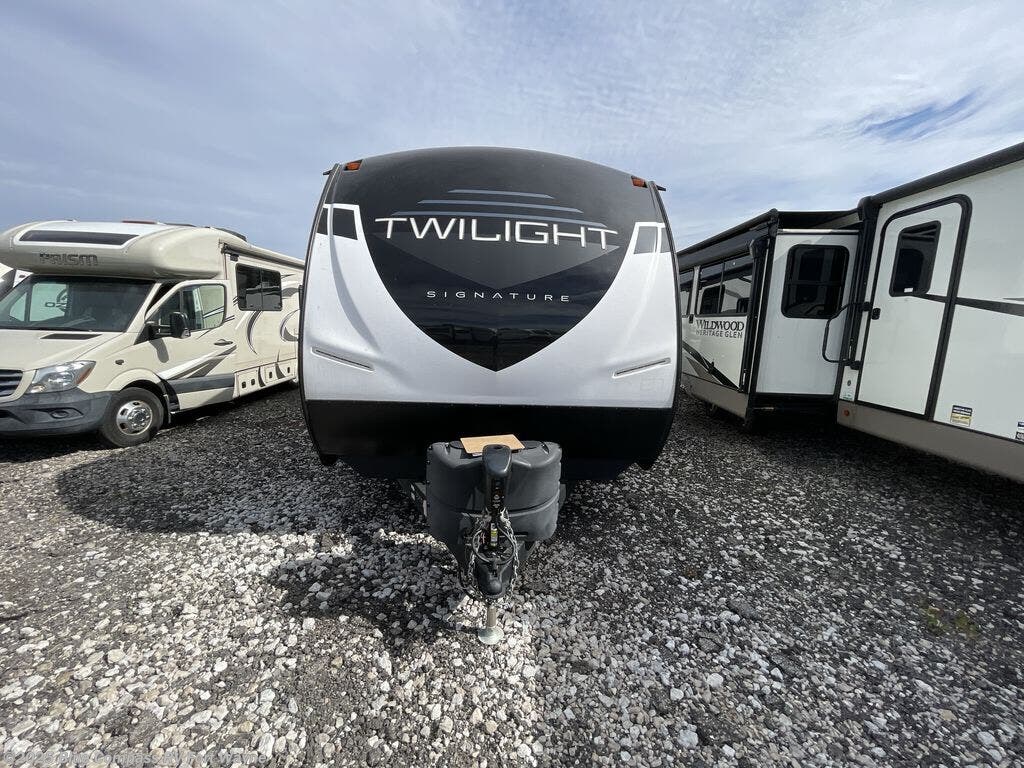 Used 2022 Cruiser RV Twilight Signature TWS 3300 available in Columbia City, Indiana