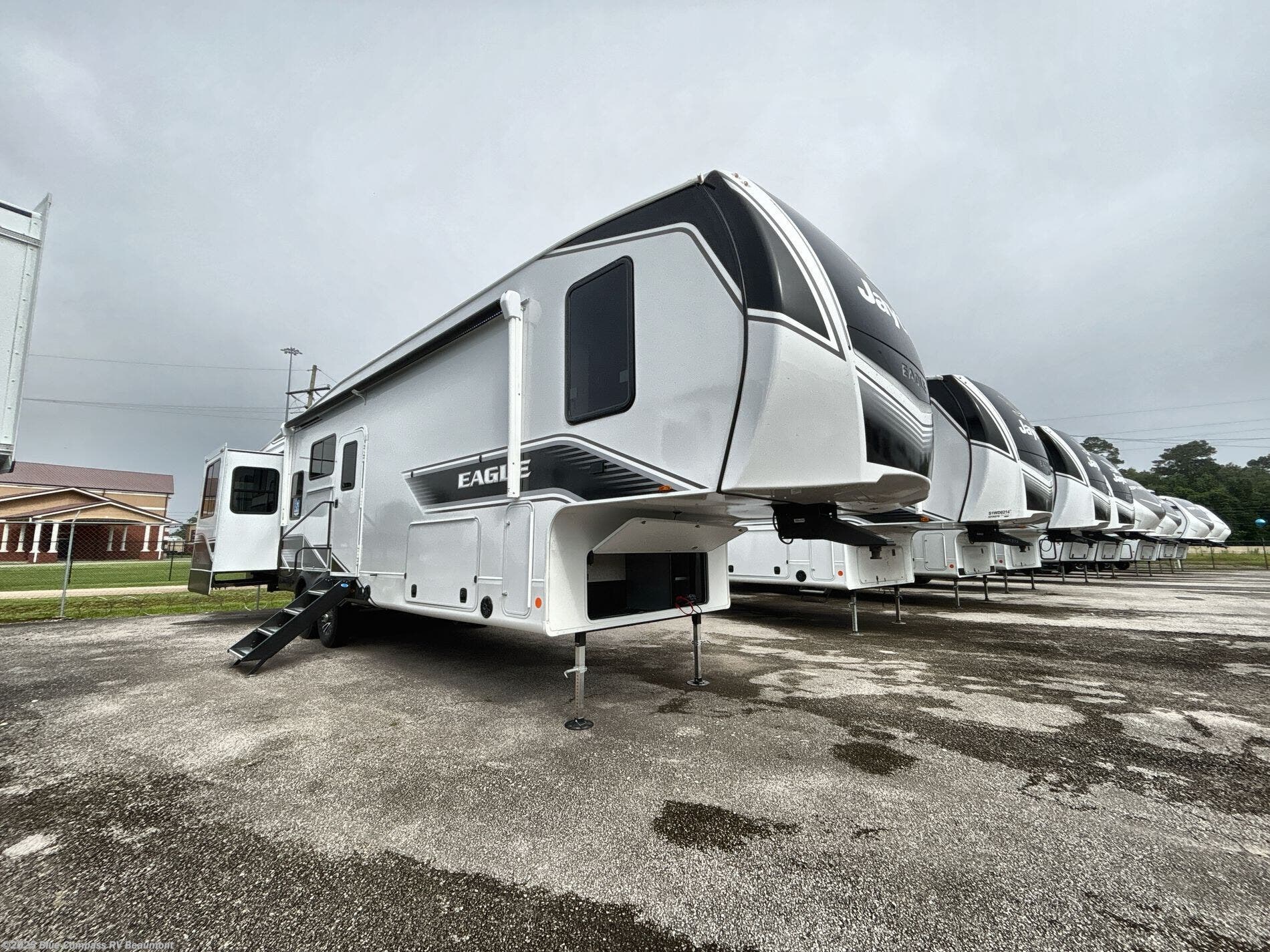 Contact us now about this 2025 Jayco Eagle 335RDOK! 2025 Eagle 335RDOK by Jayco from Blue Compass RV Beaumont in Vidor, Texas