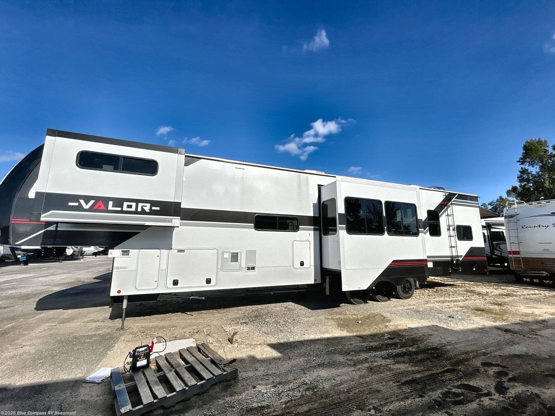 New 2026 Alliance RV Valor 44V14 available in Vidor, Texas