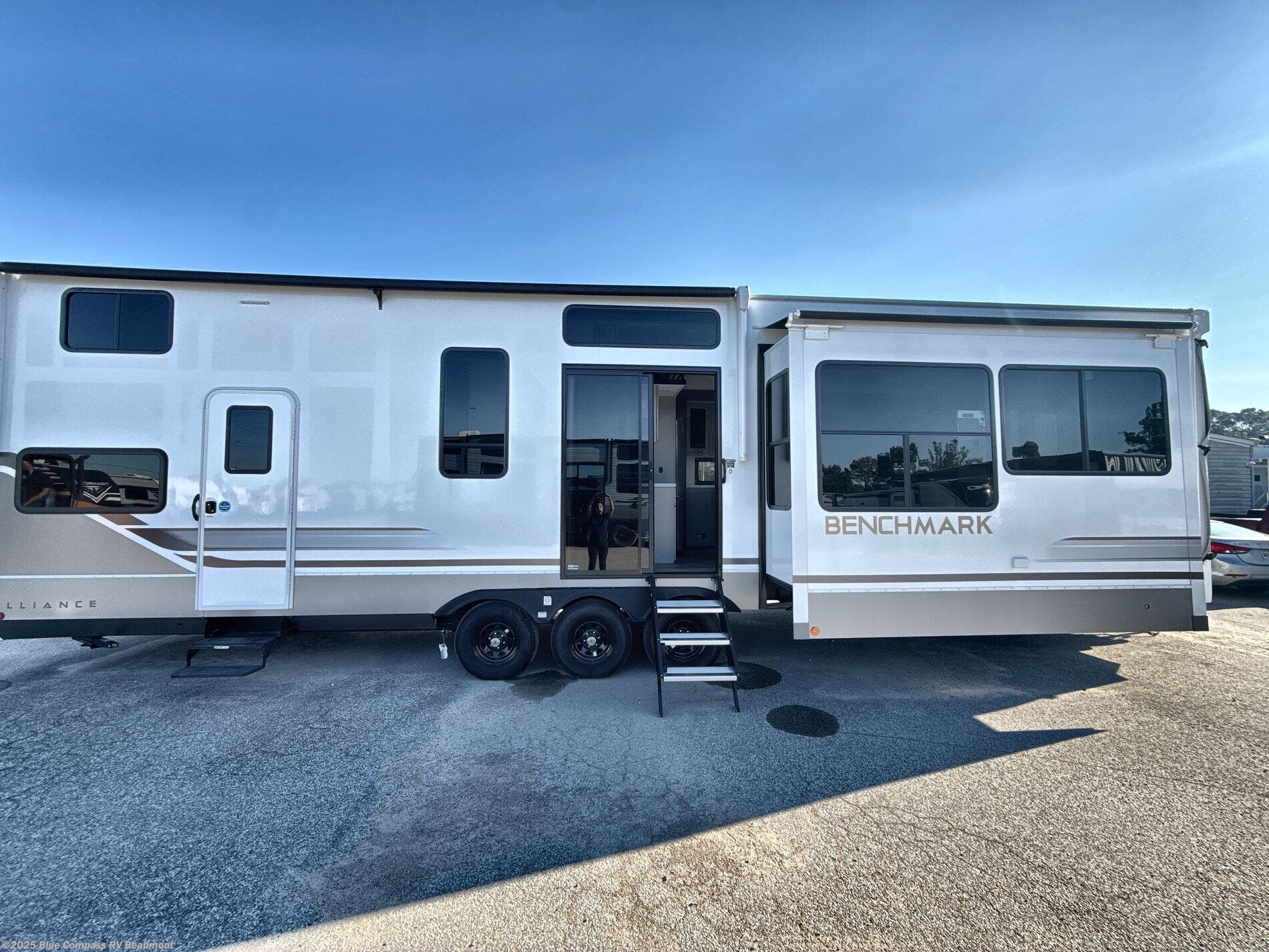 New 2026 Alliance RV Benchmark 42LFT available in Vidor, Texas