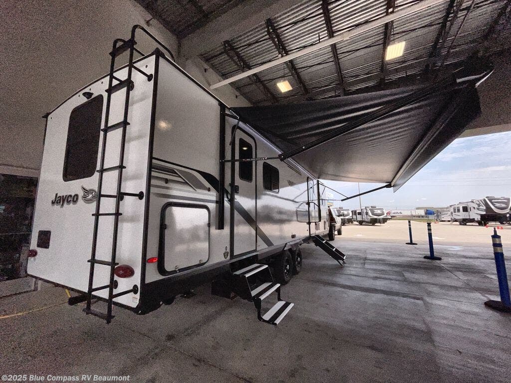 Email now about this 2026 Jayco Jay Feather 26FK! New 2026 Jayco Jay Feather 26FK available in Vidor, Texas