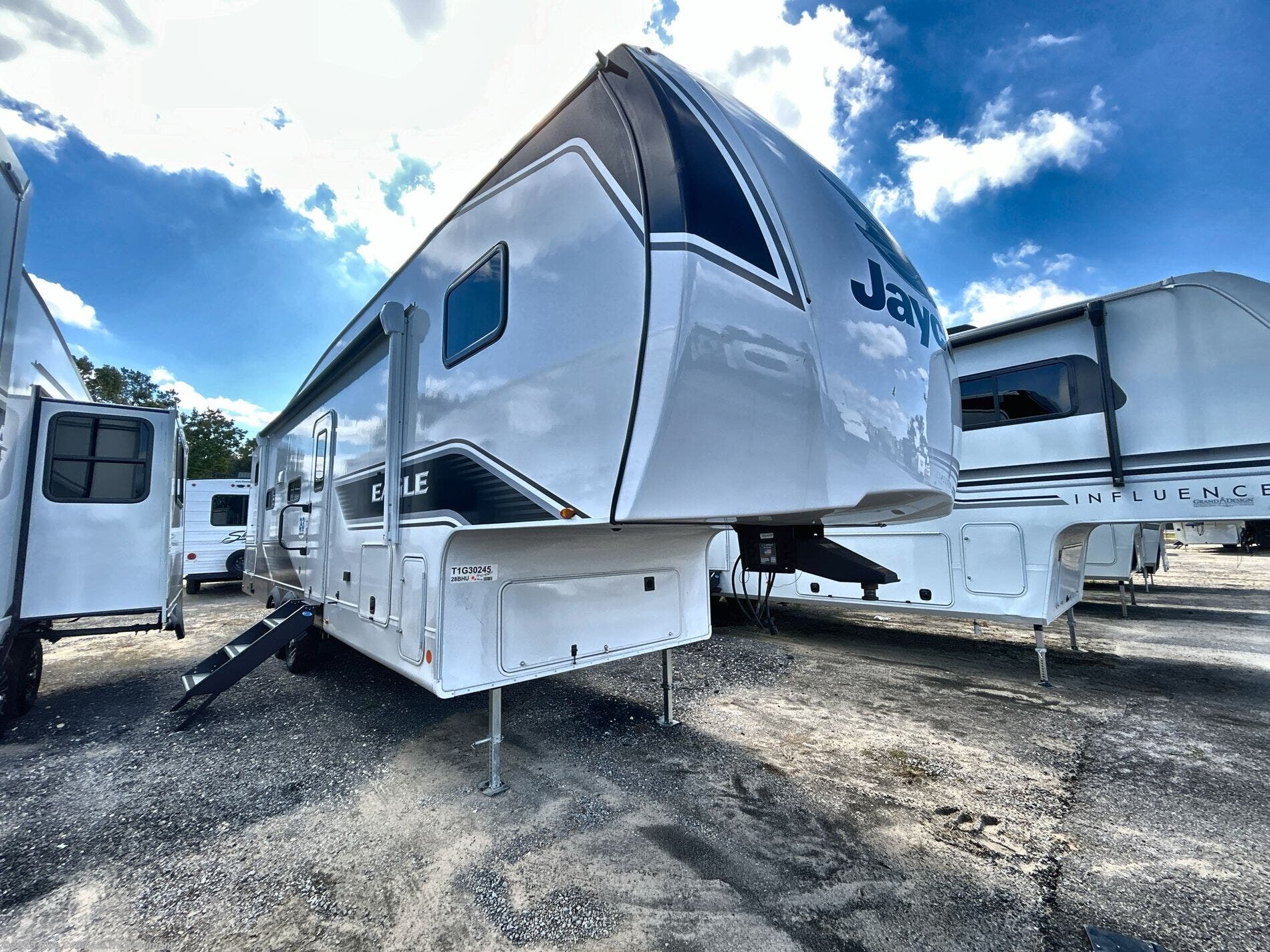 Contact us now about this 2026 Jayco Eagle SLE 28BHU! 2026 Eagle SLE 28BHU by Jayco from Blue Compass RV Beaumont in Vidor, Texas