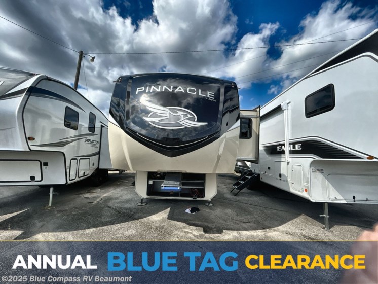Email now about this 2022 Jayco Pinnacle 32RLTS! Used 2022 Jayco Pinnacle 32RLTS available in Vidor, Texas