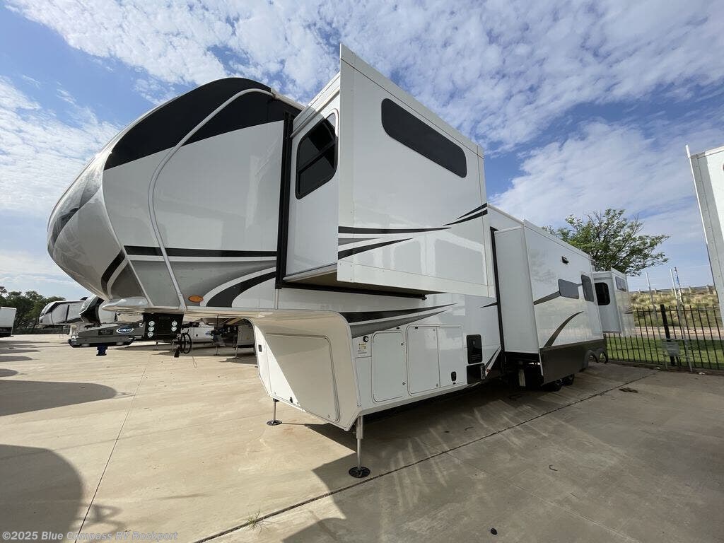 New 2025 Grand Design Solitude 391DL available in Rockport, Texas
