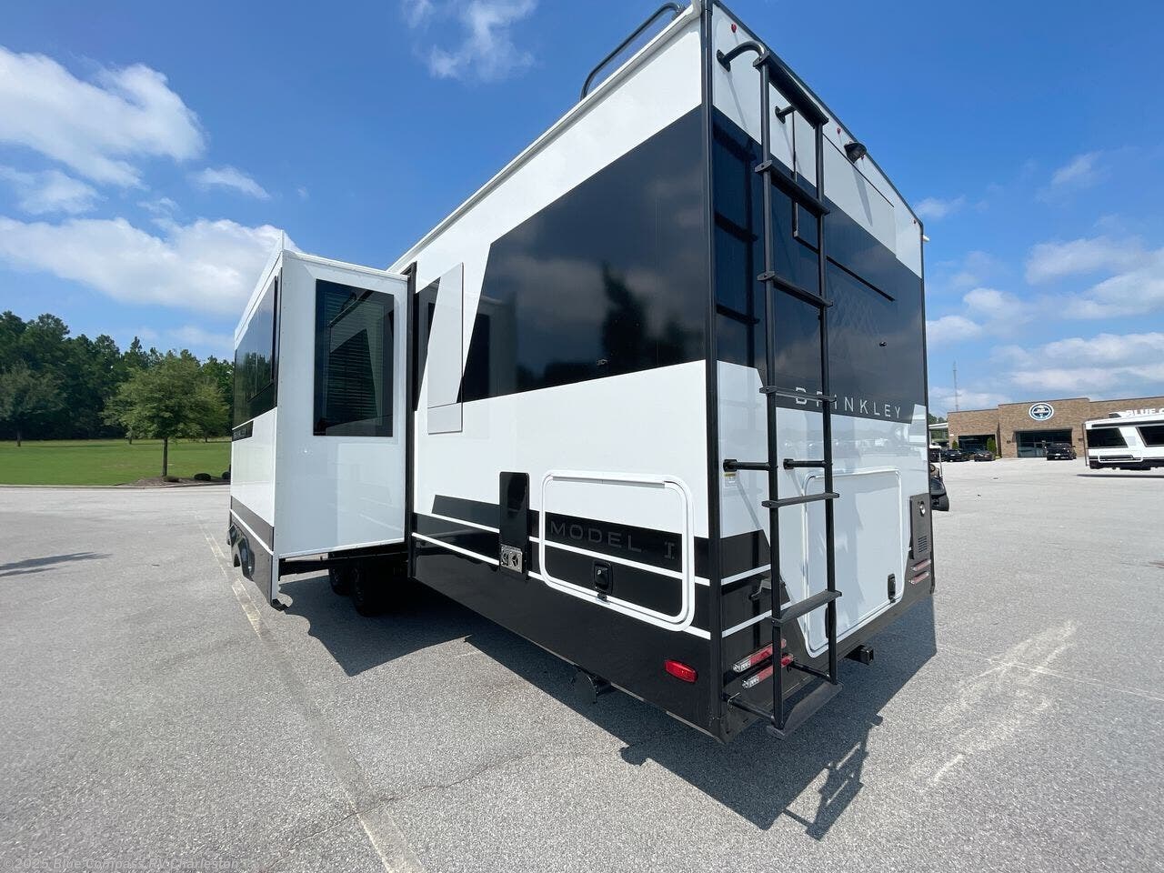 Contact us now about this 2026 Brinkley RV Model I 294! 2026 Model I 294 by Brinkley RV from Blue Compass RV Charleston in Ladson, South Carolina