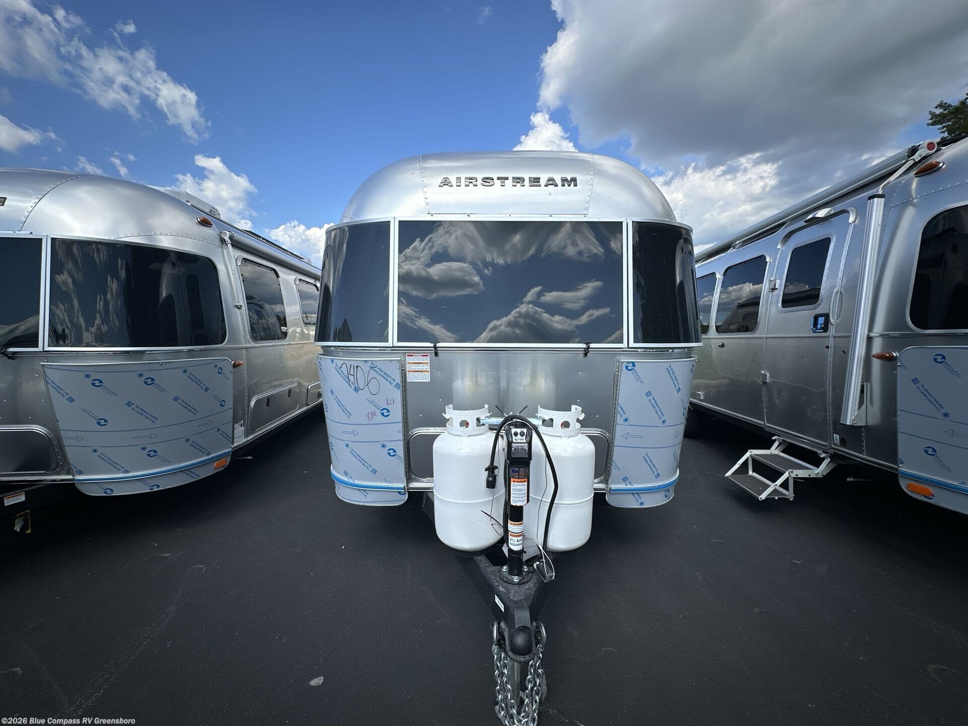 New 2026 Airstream Flying Cloud 23FB Twin available in Colfax, North Carolina