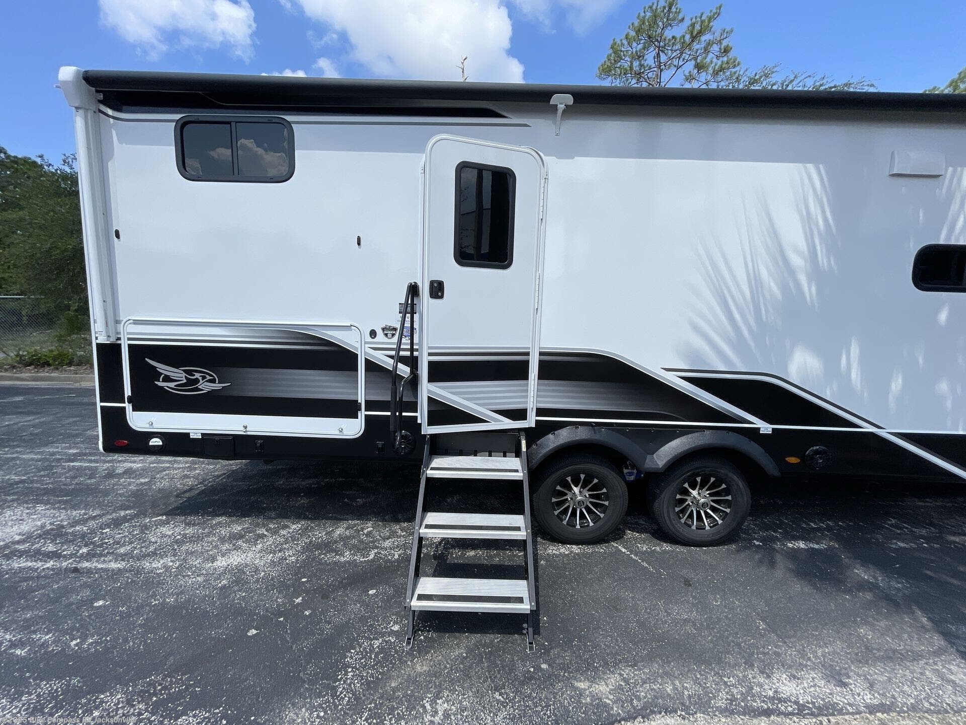 Contact us now about this 2025 Jayco Eagle HT 284BHOK! 2025 Eagle HT 284BHOK by Jayco from Blue Compass RV Jacksonville in Jacksonville, Florida