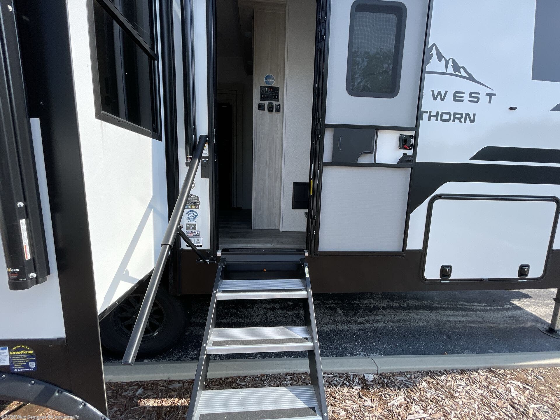 Contact us now about this 2025 East to West Blackthorn 3100RL! 2025 Blackthorn 3100RL by East to West from Blue Compass RV Jacksonville in Jacksonville, Florida