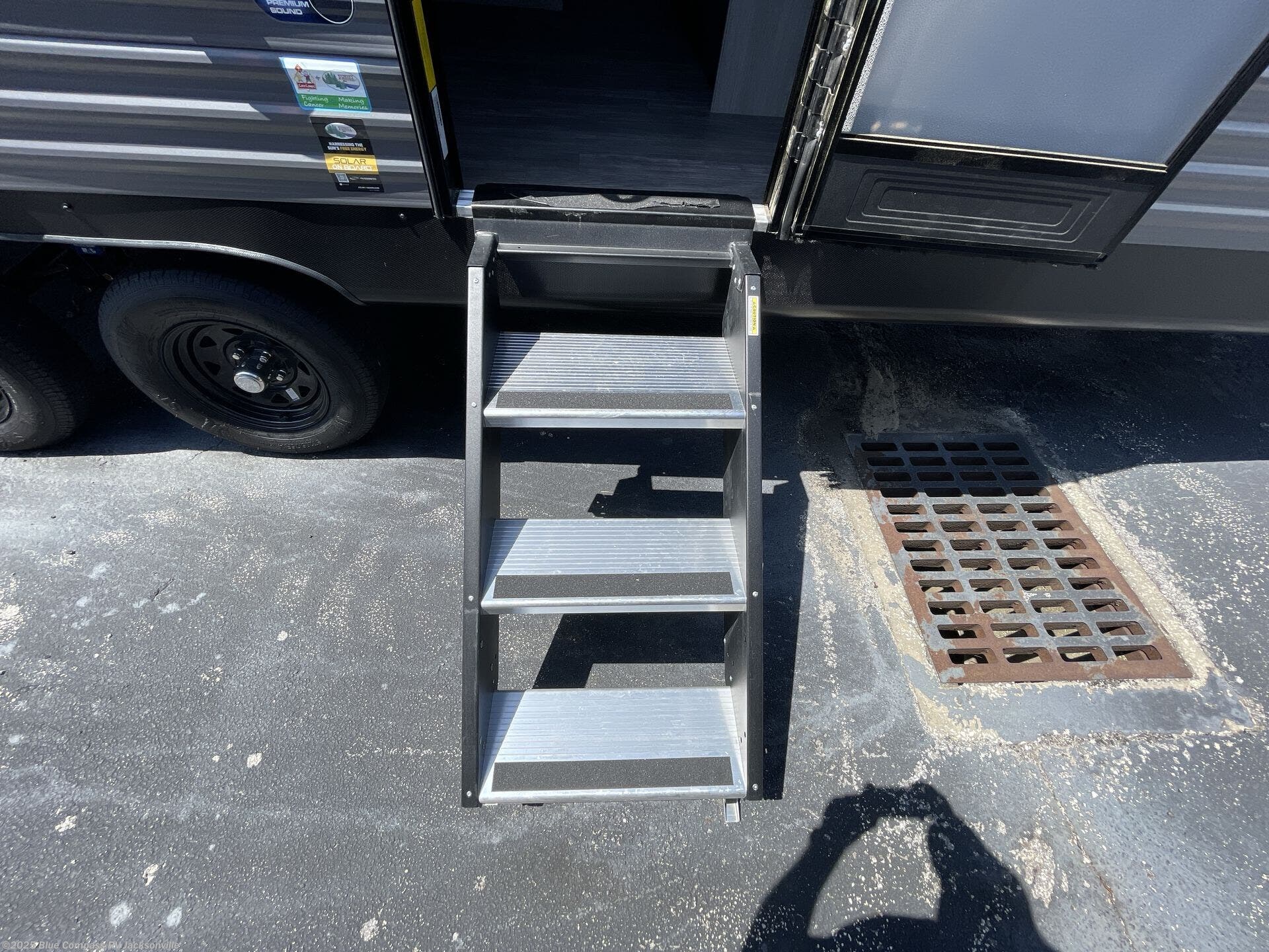 Contact us now about this 2025 Forest River Aurora Light 26BH! 2025 Aurora Light 26BH by Forest River from Blue Compass RV Jacksonville in Jacksonville, Florida