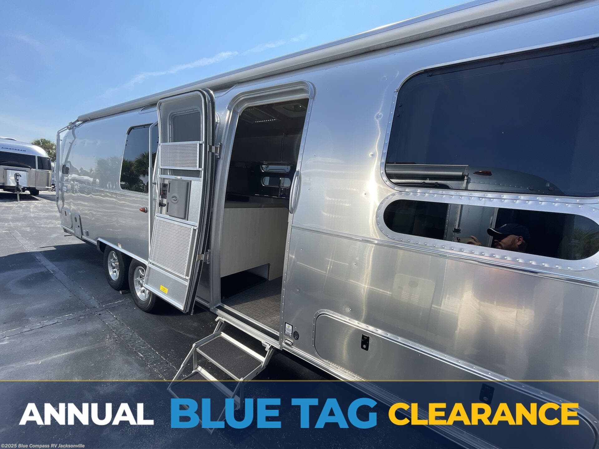Email now about this 2025 Airstream Flying Cloud 30FB Bunk! New 2025 Airstream Flying Cloud 30FB Bunk available in Jacksonville, Florida