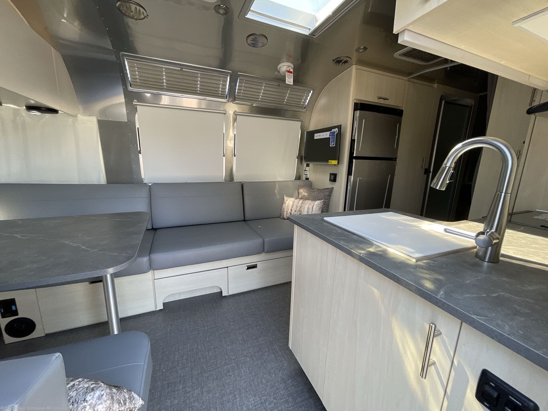 New 2026 Airstream Flying Cloud 25FB available in Jacksonville, Florida