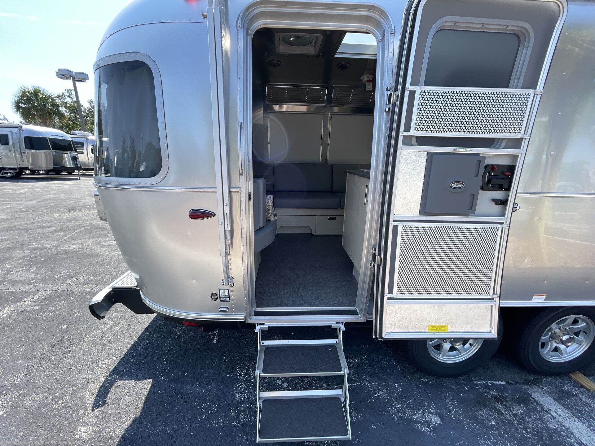 Contact us now about this 2026 Airstream Flying Cloud 25FB! 2026 Flying Cloud 25FB by Airstream from Blue Compass RV Jacksonville in Jacksonville, Florida