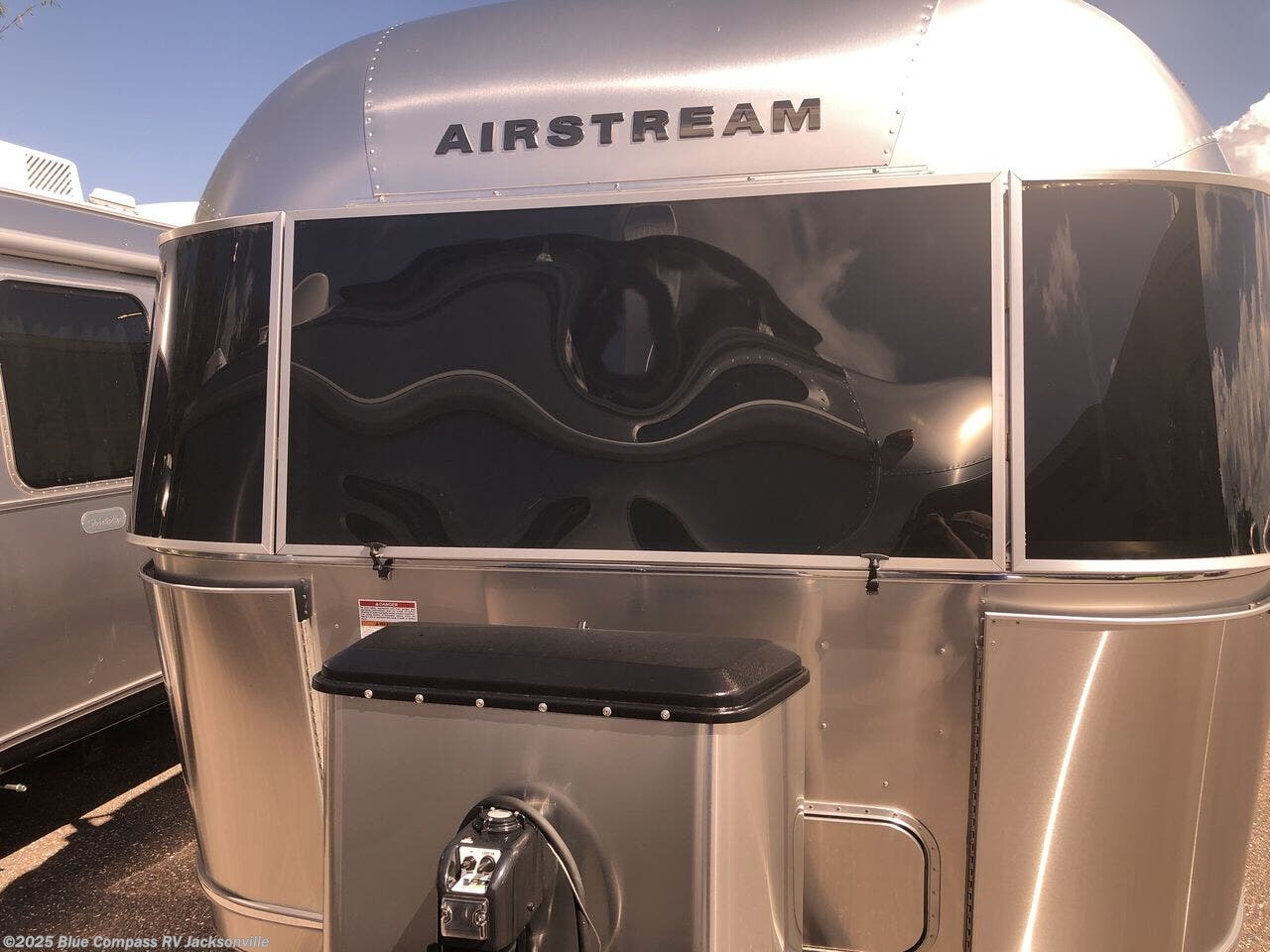 Contact us now about this 2025 Airstream Globetrotter 27FB! 2025 Globetrotter 27FB by Airstream from Blue Compass RV Jacksonville in Jacksonville, Florida
