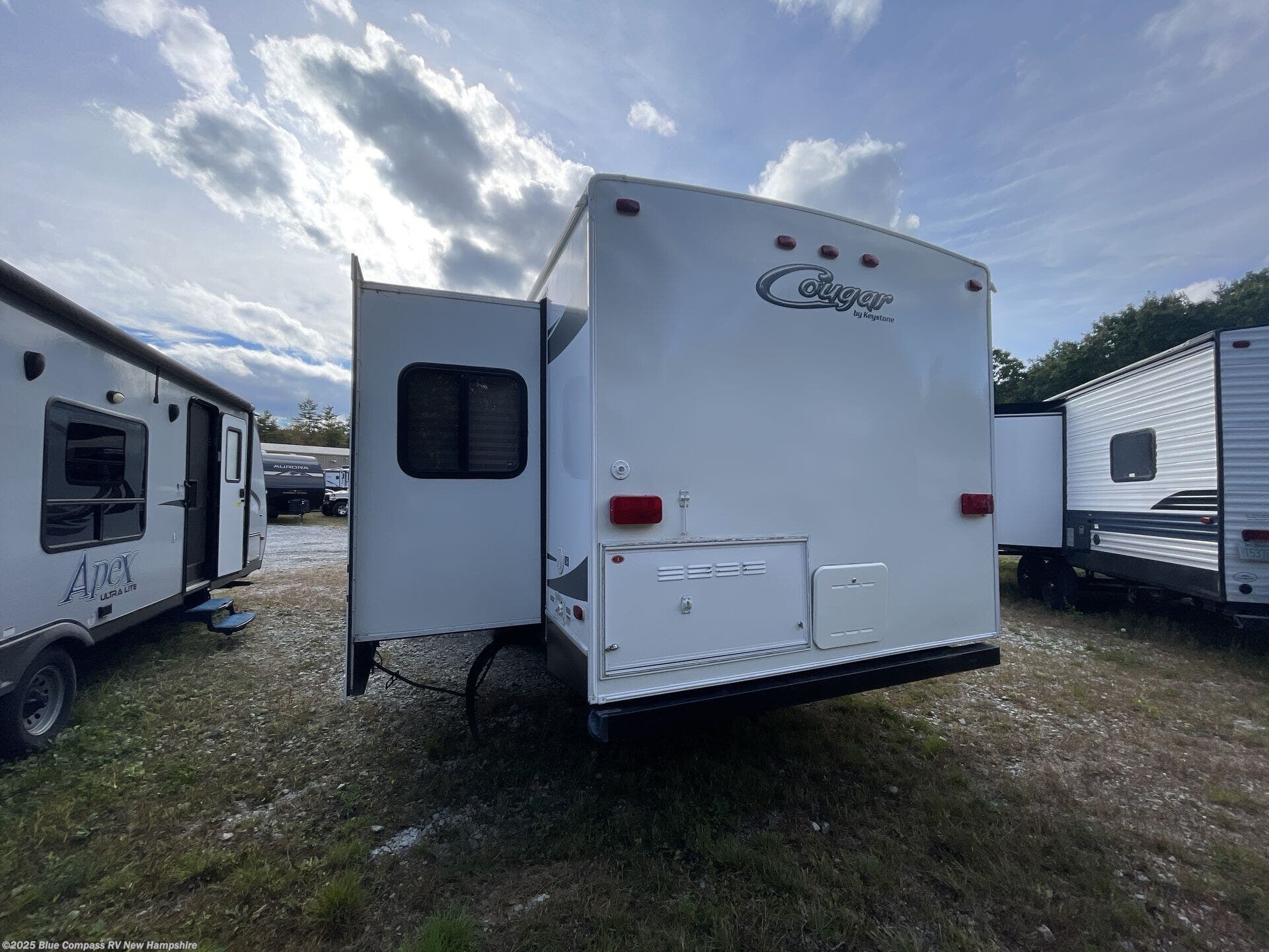 Contact us now about this 2012 Keystone Cougar X-Lite 30FKV! 2012 Cougar X-Lite 30FKV by Keystone from Blue Compass RV New Hampshire in Epsom, New Hampshire