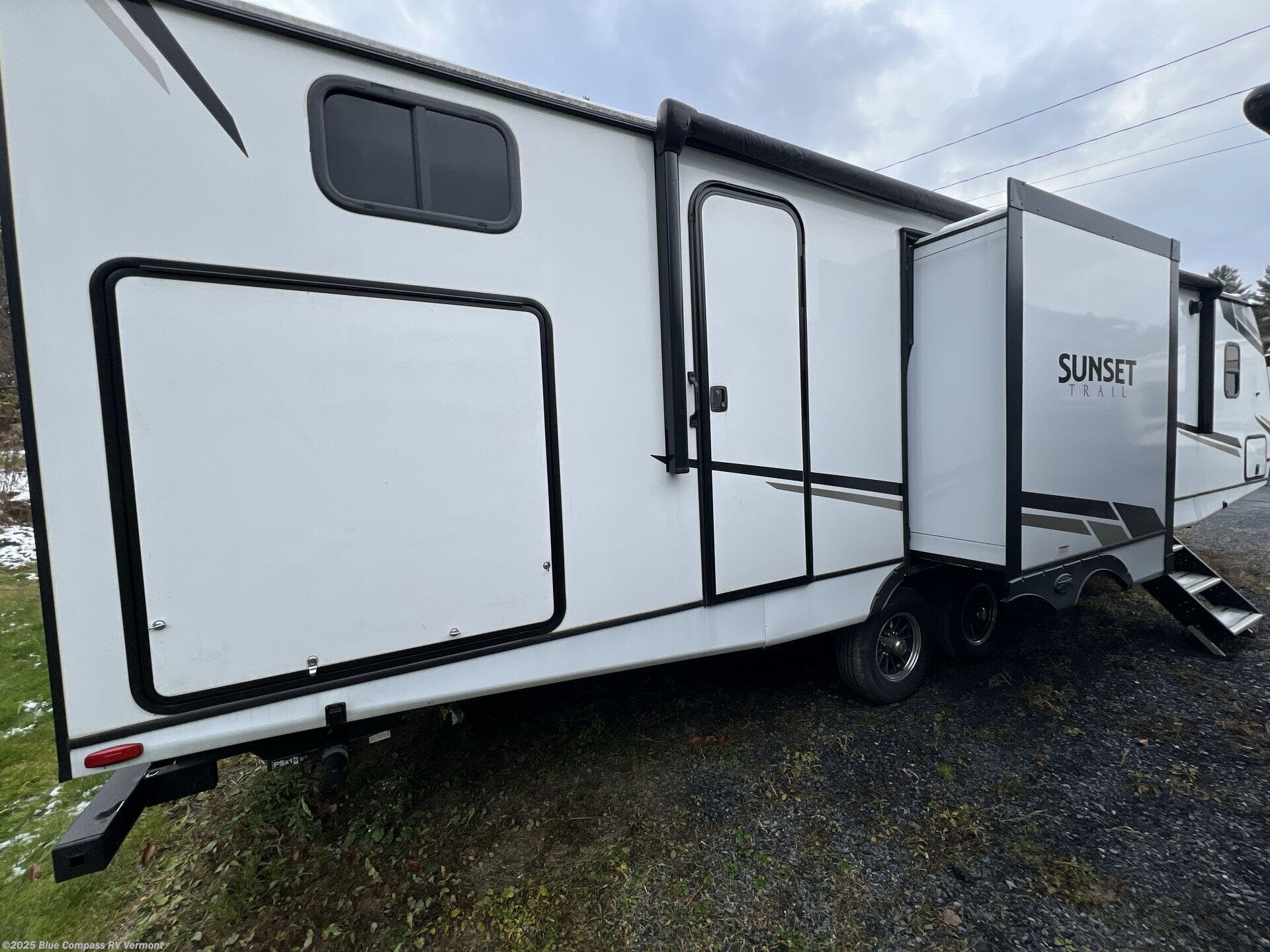Contact us now about this 2023 CrossRoads Sunset Trail SS331BH! 2023 Sunset Trail SS331BH by CrossRoads from Blue Compass RV Vermont in East Montpelier, Vermont