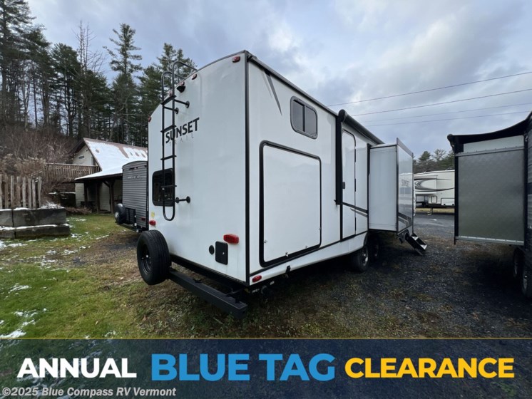 Email now about this 2023 CrossRoads Sunset Trail SS331BH! Used 2023 CrossRoads Sunset Trail SS331BH available in East Montpelier, Vermont