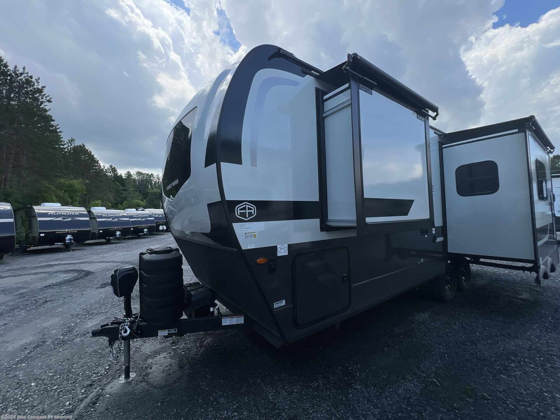 Contact us now about this 2026 Forest River Rockwood Mini Lite 2515S! 2026 Rockwood Mini Lite 2515S by Forest River from Blue Compass RV Vermont in East Montpelier, Vermont