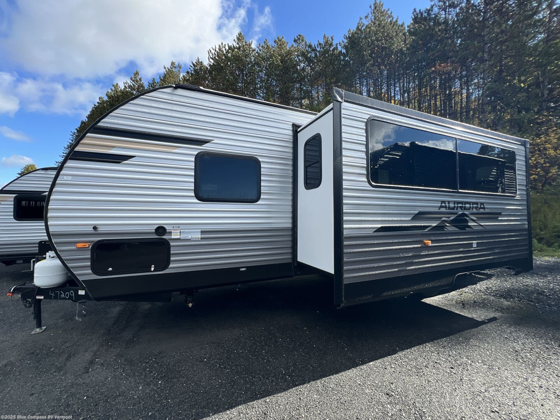 New 2025 Forest River Aurora Light 26BHS available in East Montpelier, Vermont