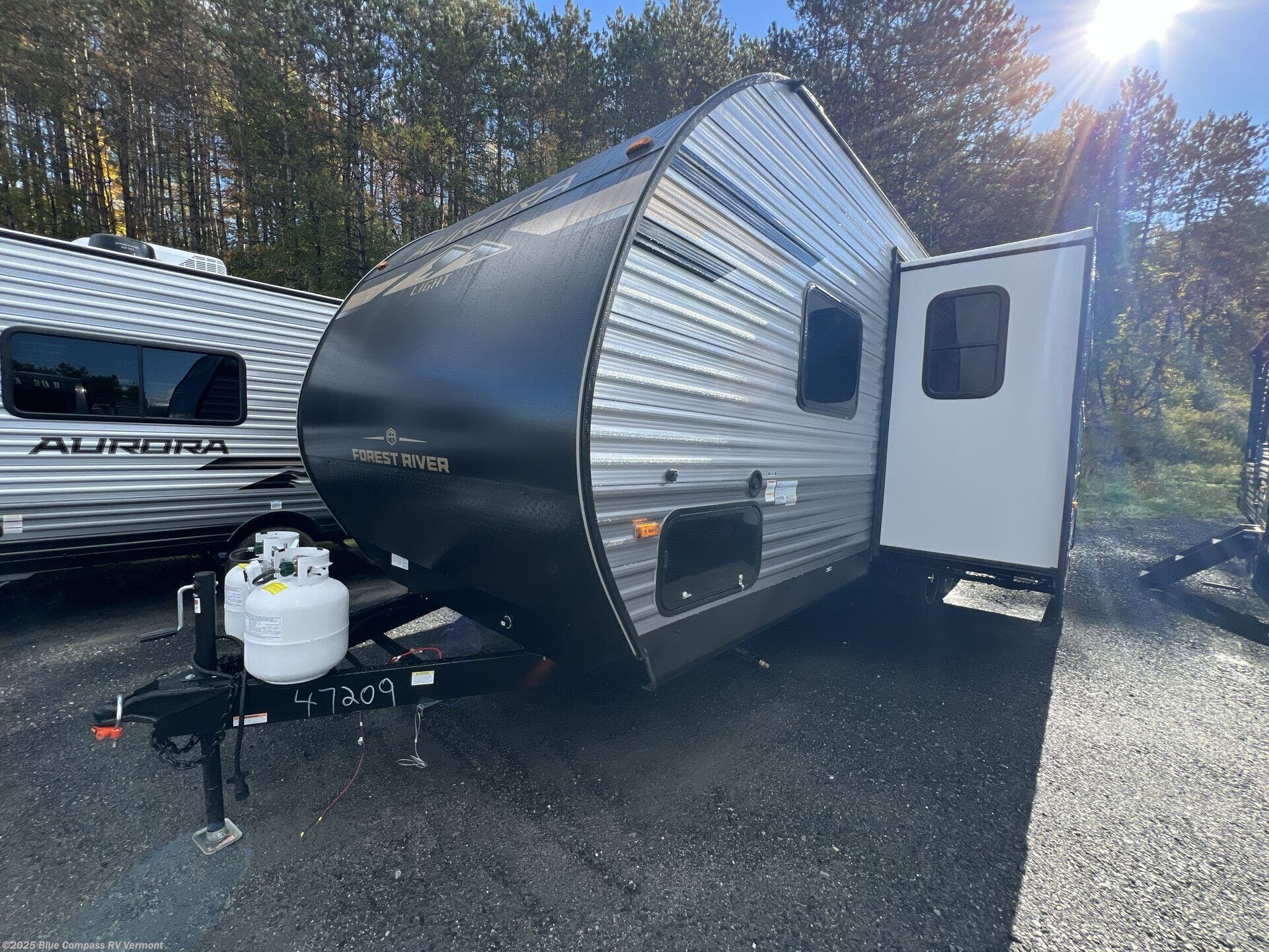 Contact us now about this 2025 Forest River Aurora Light 26BHS! 2025 Aurora Light 26BHS by Forest River from Blue Compass RV Vermont in East Montpelier, Vermont