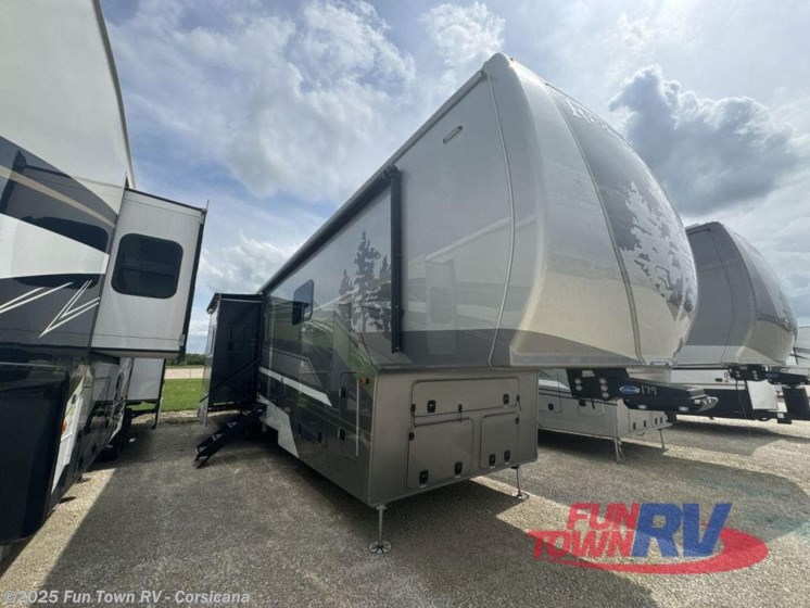Email now about this 2025 Redwood RV Redwood 401LK! New 2025 Redwood RV Redwood 401LK available in Corsicana, Texas
