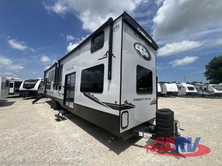Email now about this 2025 Forest River Cherokee Timberwolf Black Label 39ALBL! New 2025 Forest River Cherokee Timberwolf Black Label 39ALBL available in Corsicana, Texas
