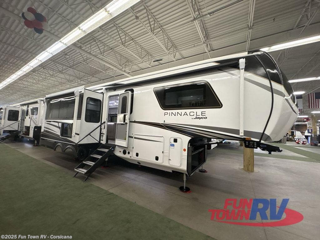 Email now about this 2026 Jayco Pinnacle 32RLTS! New 2026 Jayco Pinnacle 32RLTS available in Corsicana, Texas