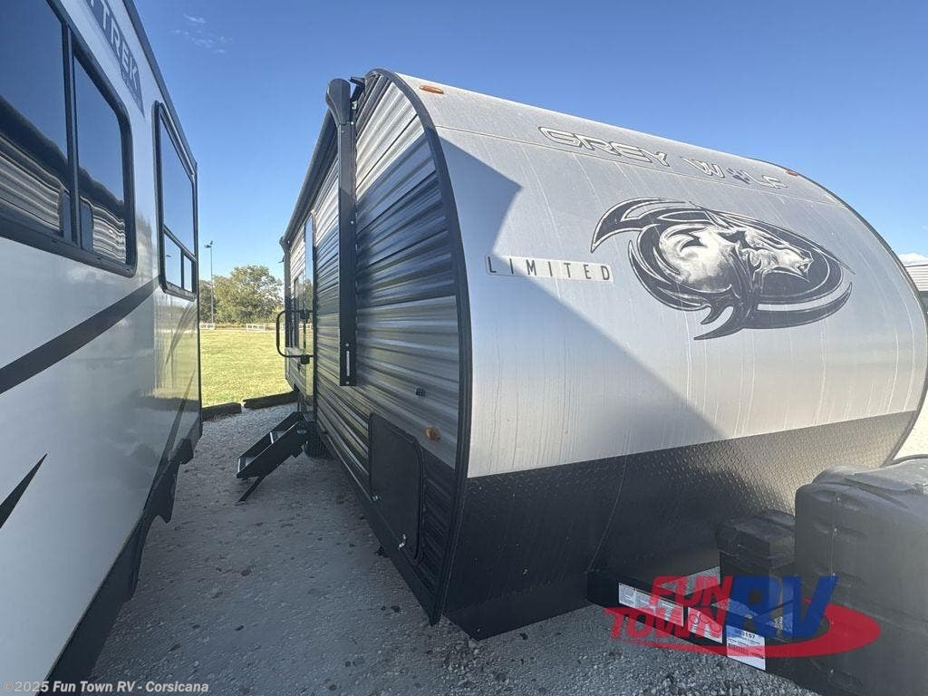 Contact us now about this 2022 Forest River Cherokee Grey Wolf 26DJSE! 2022 Cherokee Grey Wolf 26DJSE by Forest River from Fun Town RV - Corsicana in Corsicana, Texas