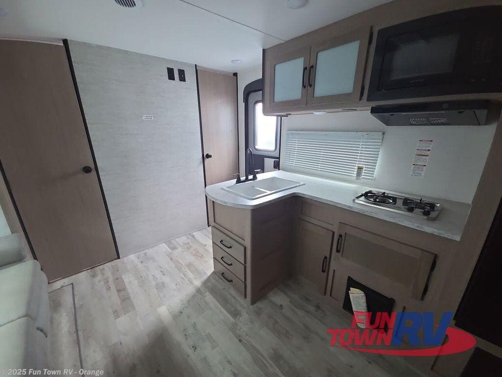 Contact us now about this 2026 Gulf Stream Yellowstone Cruiser 269BH! 2026 Yellowstone Cruiser 269BH by Gulf Stream from Fun Town RV - Orange in Orange, Texas