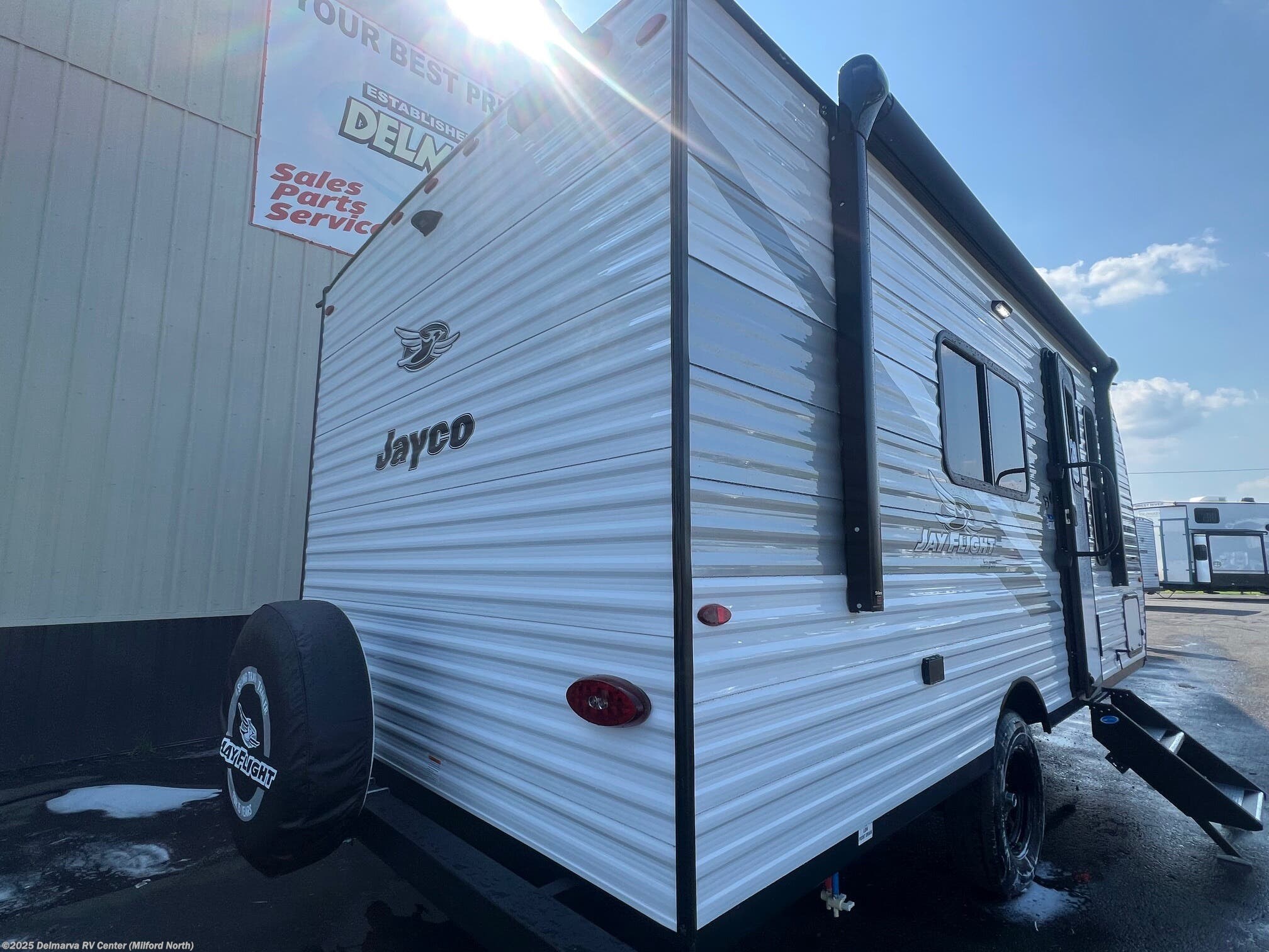 Call now about this 2026 Jayco Jay Flight SLX 175FQ! 2026 Jayco Jay Flight SLX 175FQ - New Travel Trailer For Sale by Delmarva RV Center (Milford North) in Milford North, Delaware features Stove Top Burner, Auxiliary Battery, LP Detector, Smoke Detector, Surround Sound System