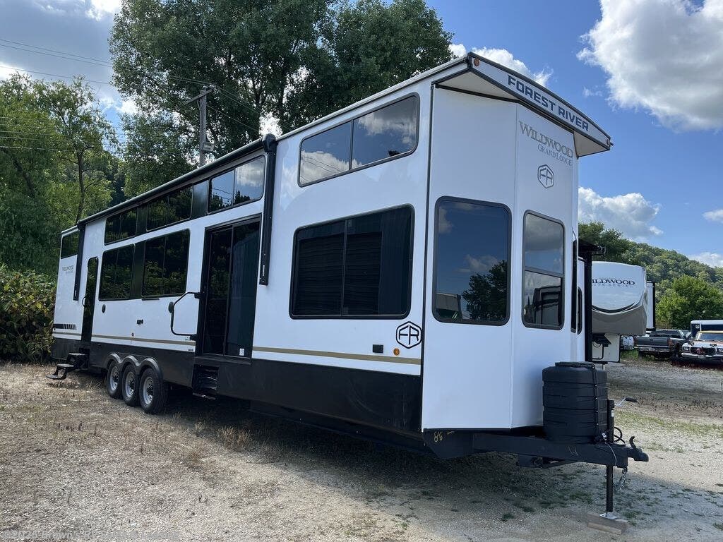 Email now about this 2025 Forest River 44 View! New 2025 Forest River 44 View available in Guttenberg, Iowa