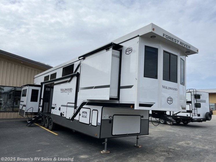 Email now about this 2025 Forest River Wildwood Heritage Glen ROOST43! New 2025 Forest River Wildwood Heritage Glen ROOST43 available in Guttenberg, Iowa