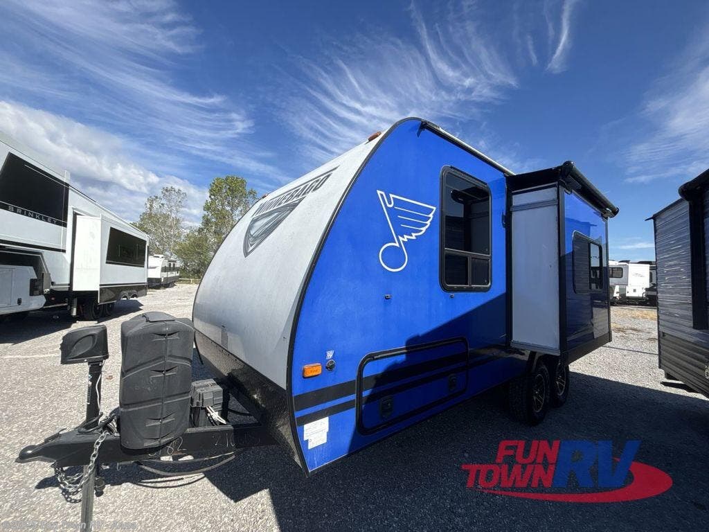 Used 2020 Winnebago Micro Minnie 2106DS available in Anna, Illinois