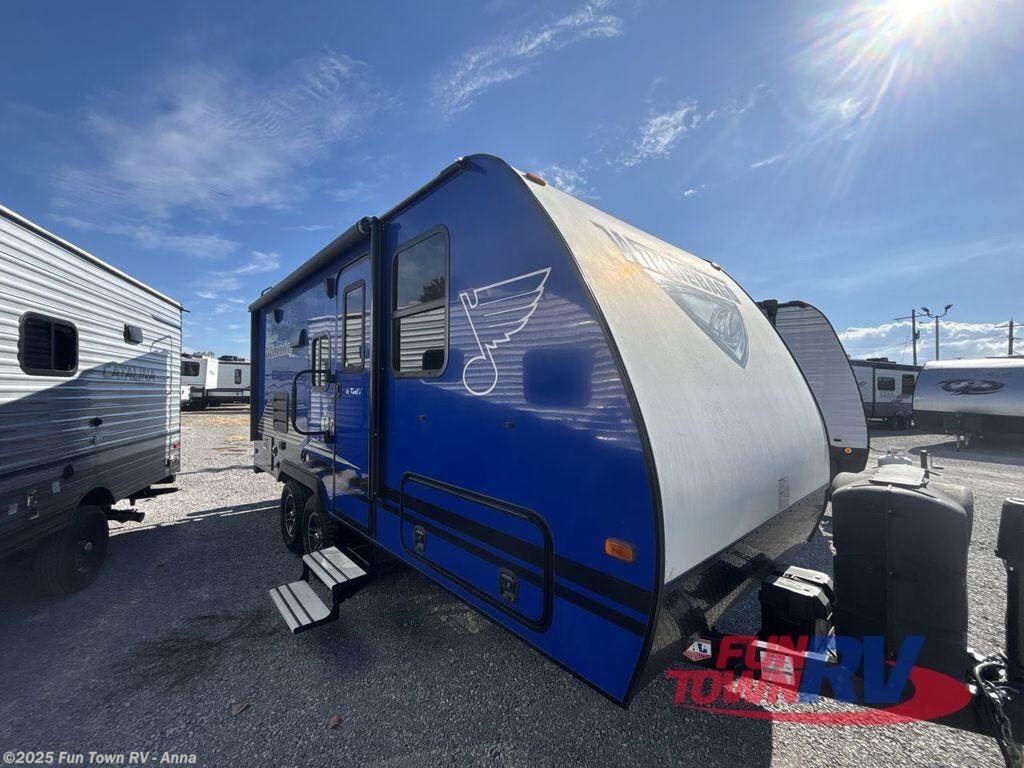 Email now about this 2020 Winnebago Micro Minnie 2106DS! Used 2020 Winnebago Micro Minnie 2106DS available in Anna, Illinois