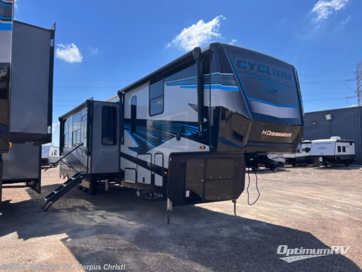 Email now about this 2025 Heartland Cyclone 4014C! New 2025 Heartland Cyclone 4014C available in Robstown, Texas