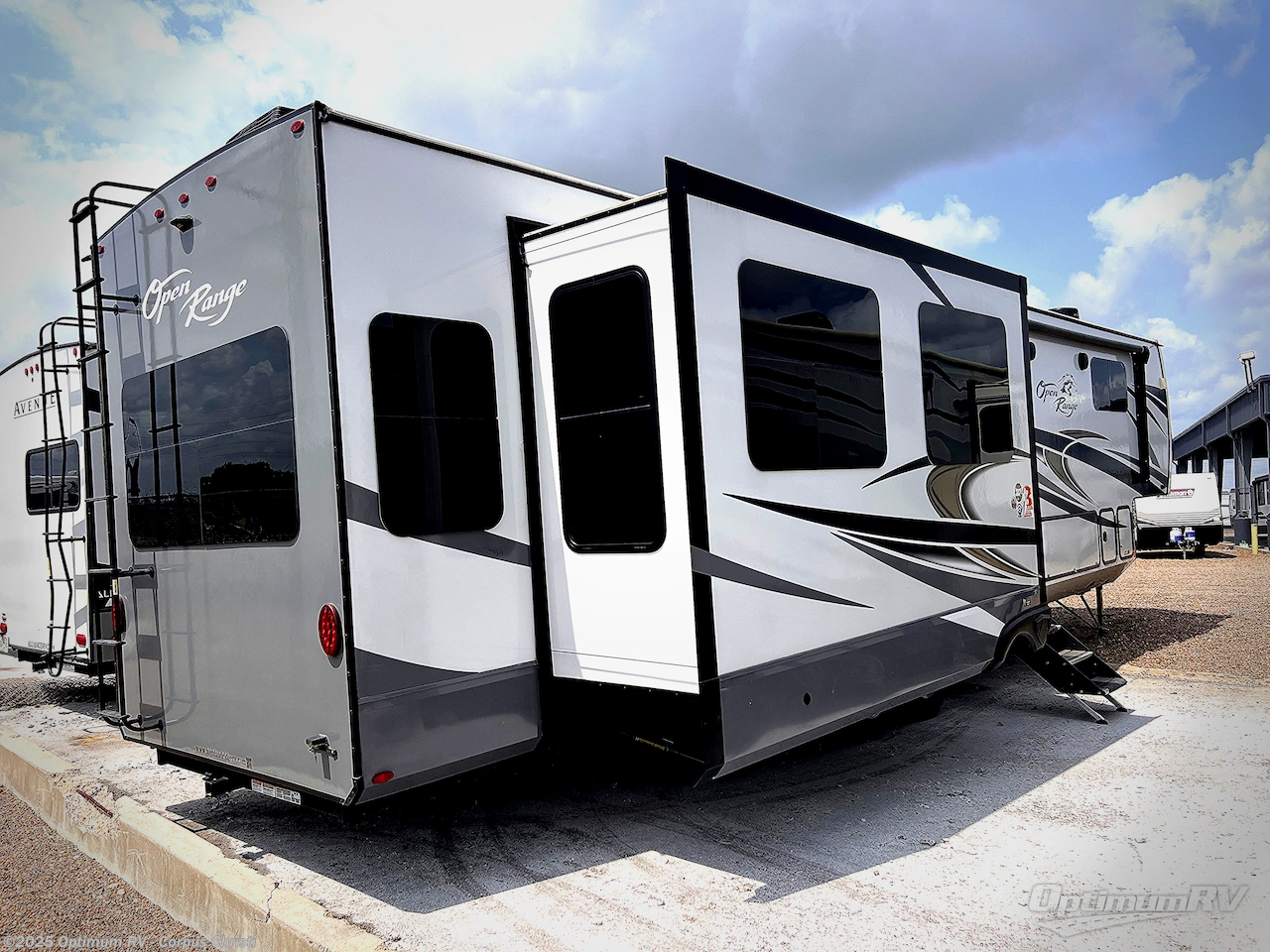 Call now about this 2023 Highland Ridge Open Range 371MBH! 2023 Highland Ridge Open Range 371MBH - Used Fifth Wheel For Sale by Optimum RV - Corpus Christi in Robstown, Texas features Awning, Slideout