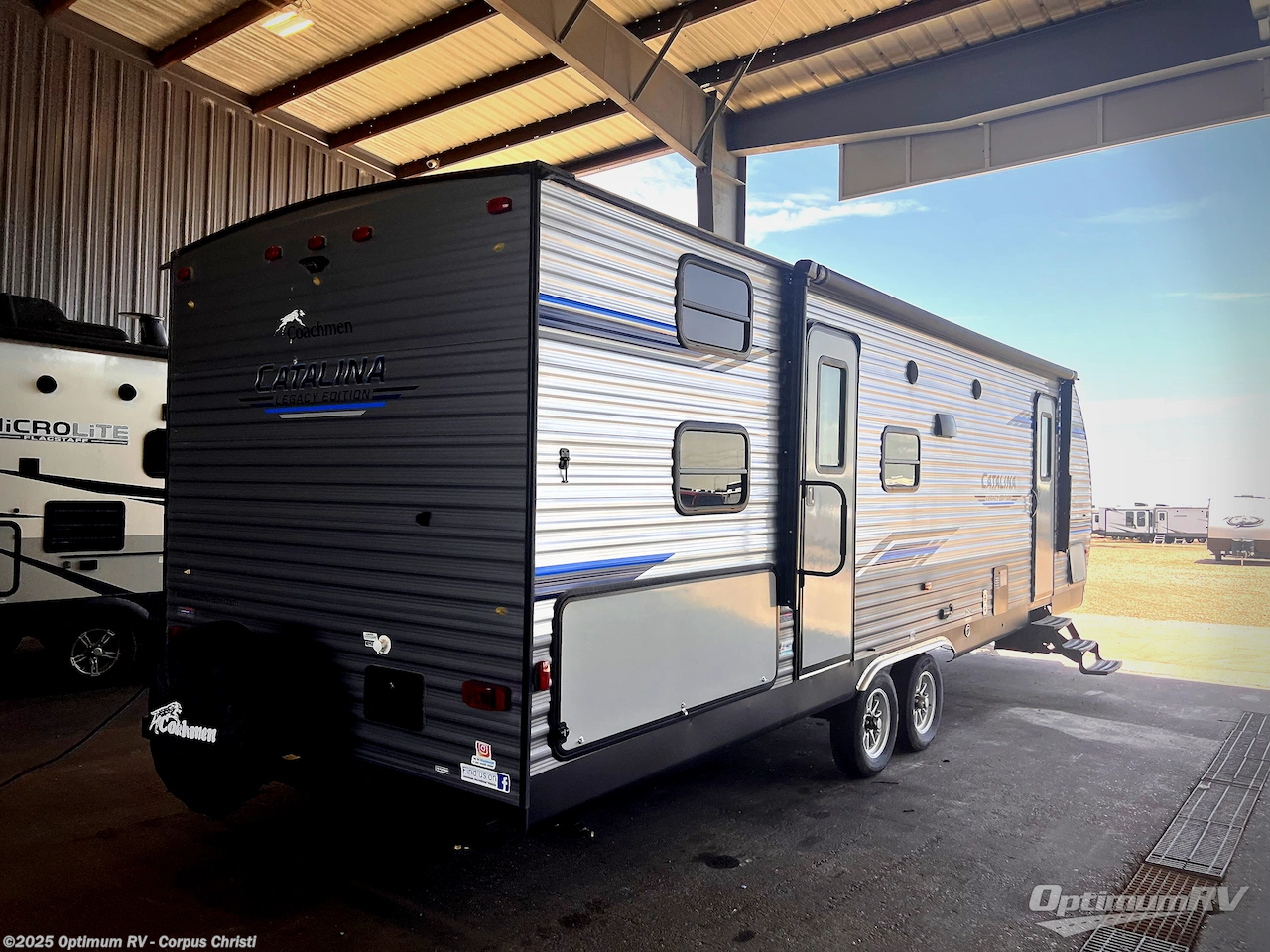 Call now about this 2021 Coachmen Catalina Legacy 263BHSCK! 2021 Coachmen Catalina Legacy 263BHSCK - Used Travel Trailer For Sale by Optimum RV - Corpus Christi in Robstown, Texas features Awning, Slideout