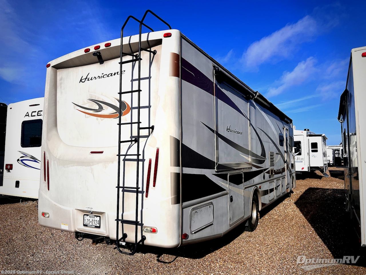 Call now about this 2015 Thor Hurricane 34E! 2015 Thor Hurricane 34E - Used Class A For Sale by Optimum RV - Corpus Christi in Robstown, Texas features Slideout