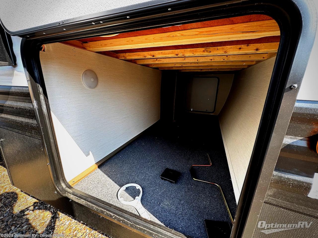 Call now about this 2026 Prime Time Avenger 25RBS! 2026 Prime Time Avenger 25RBS - New Travel Trailer For Sale by Optimum RV - Corpus Christi in Robstown, Texas features Awning, Slideout