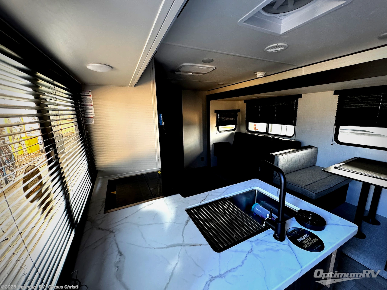 Call now about this 2026 Prime Time Avenger 25RBS! 2026 Prime Time Avenger 25RBS - New Travel Trailer For Sale by Optimum RV - Corpus Christi in Robstown, Texas features Slideout, Awning