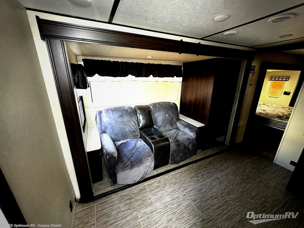 Call now about this 2020 Prime Time Tracer 260KS! 2020 Prime Time Tracer 260KS - Used Travel Trailer For Sale by Optimum RV - Corpus Christi in Robstown, Texas features Slideout, Awning