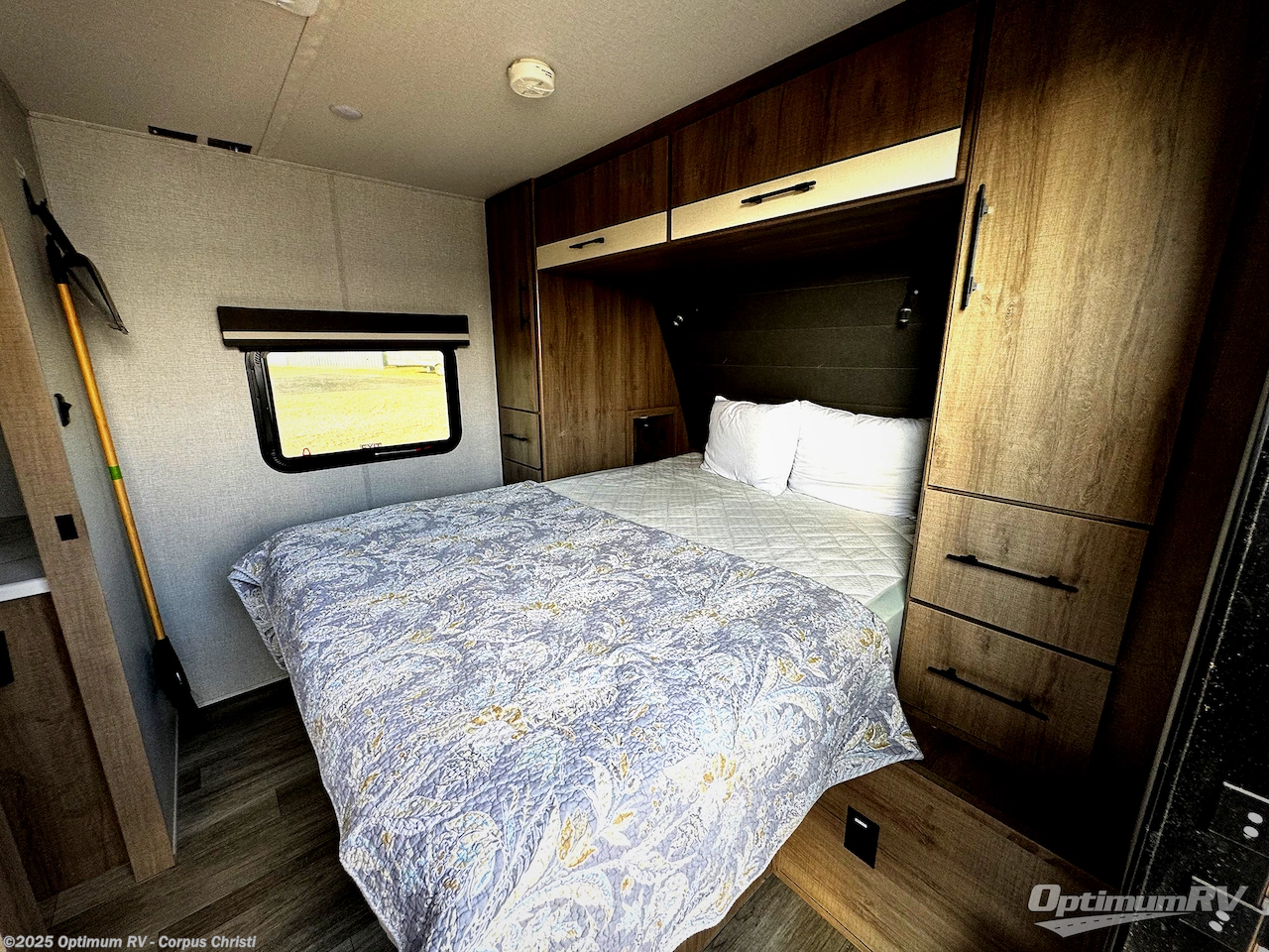 Call now about this 2024 Grand Design Imagine XLS 23LDE! 2024 Grand Design Imagine XLS 23LDE - Used Travel Trailer For Sale by Optimum RV - Corpus Christi in Robstown, Texas features Slideout, Awning