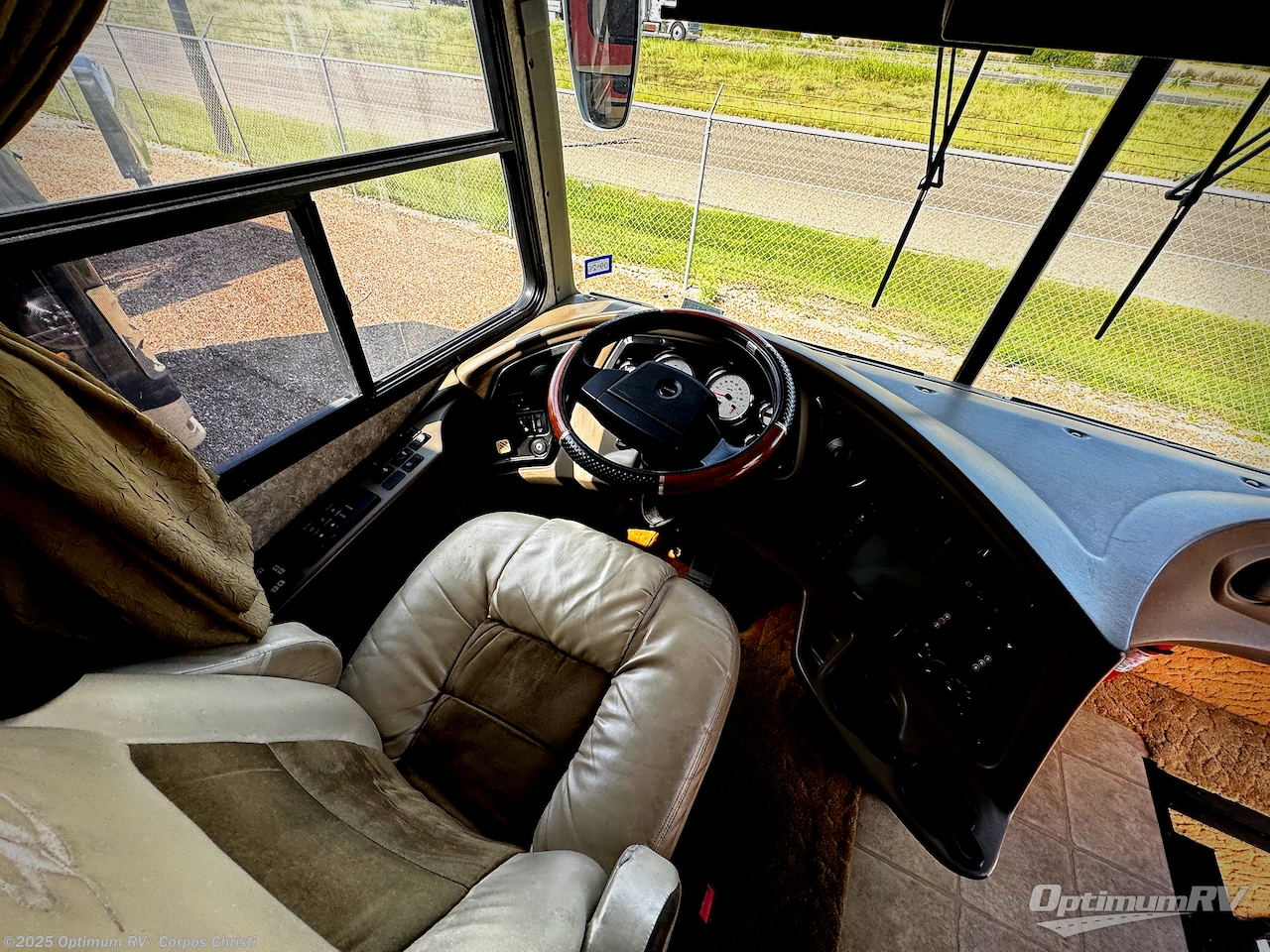 Call now about this 2005 Coachmen Sportscoach Encore 380DS! 2005 Coachmen Sportscoach Encore 380DS - Used Class A For Sale by Optimum RV - Corpus Christi in Robstown, Texas